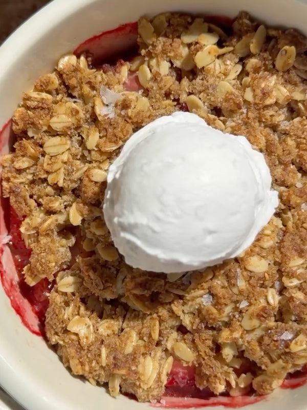 THE PERFECT STRAWBERRY CRUMBLE for Breakfast